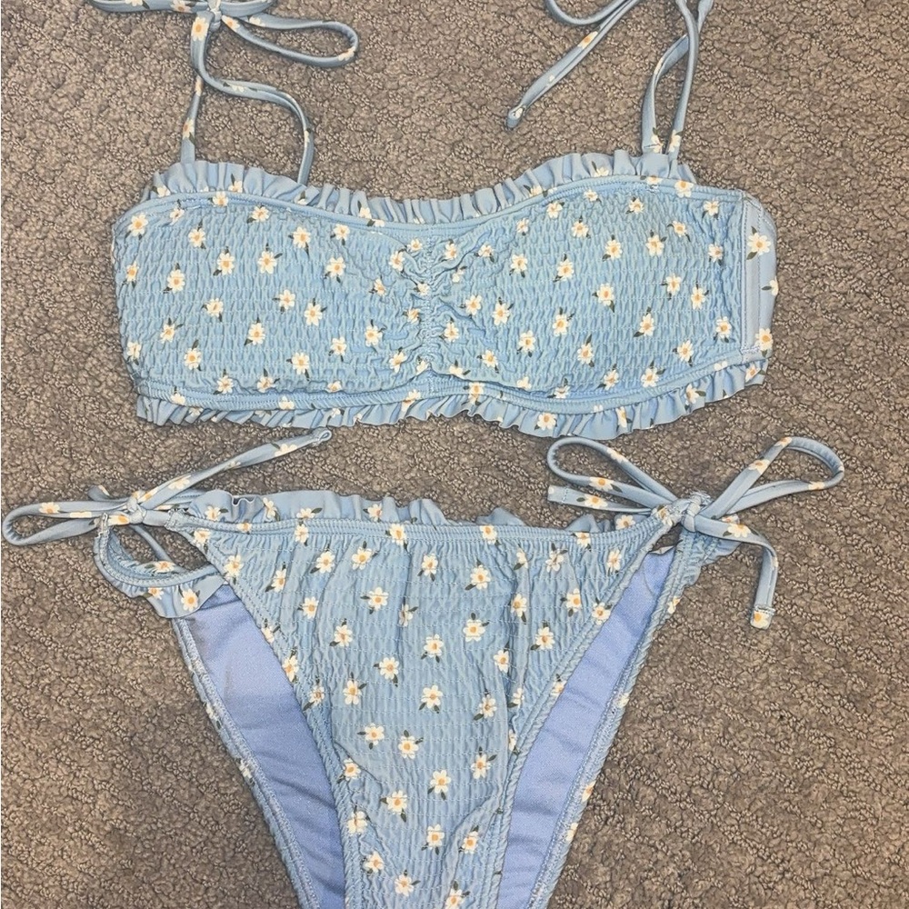 hollister blue daisy tie bikini set 🌊🌼